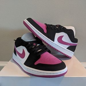 (SOLD) Women's Jordan 1 low Cactus Flower